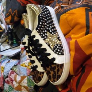 Womens 7 Lasheelah low top sneakers s4